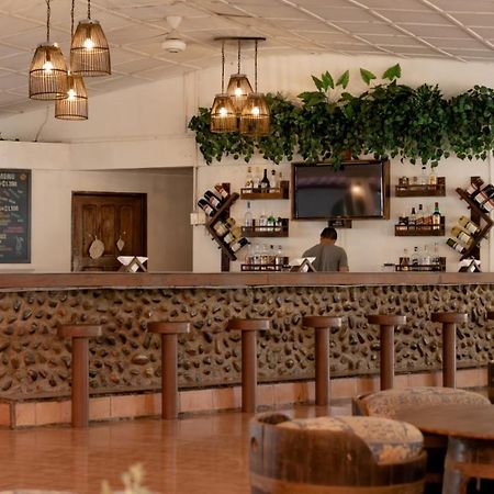 Hotel La Isla Parrita Eksteriør billede