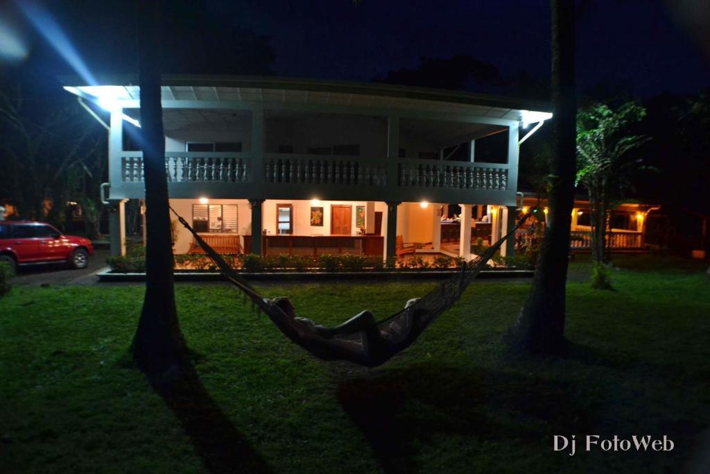 Hotel La Isla Parrita Eksteriør billede