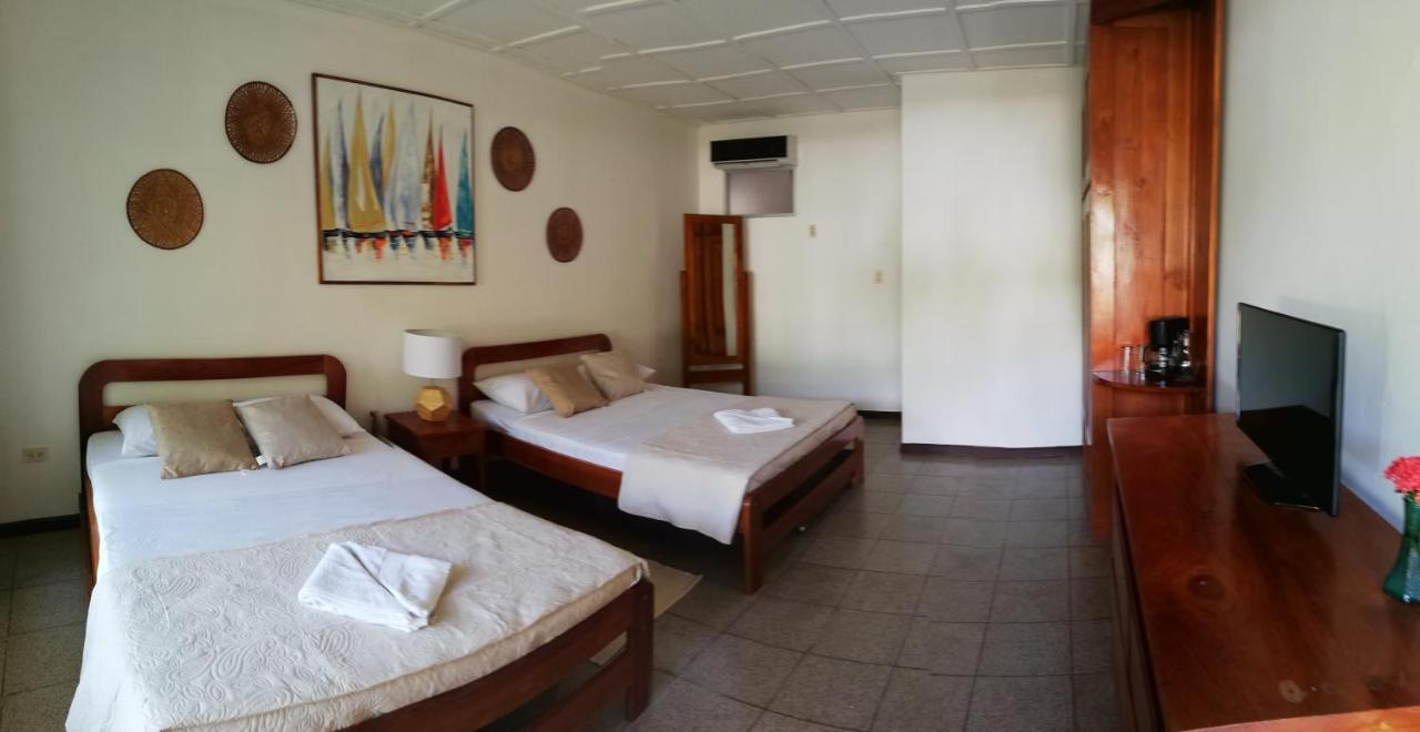 Hotel La Isla Parrita Eksteriør billede