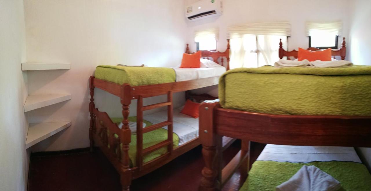 Hotel La Isla Parrita Eksteriør billede
