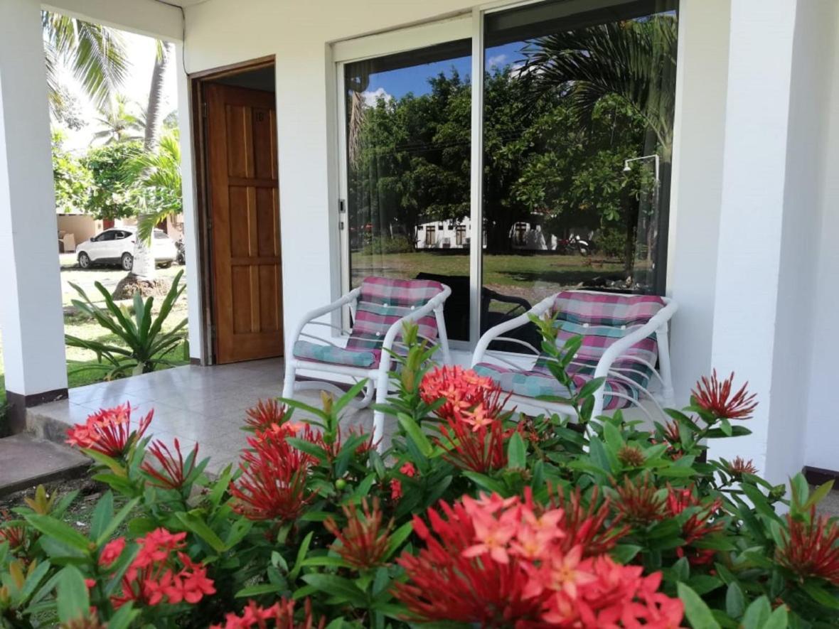 Hotel La Isla Parrita Eksteriør billede