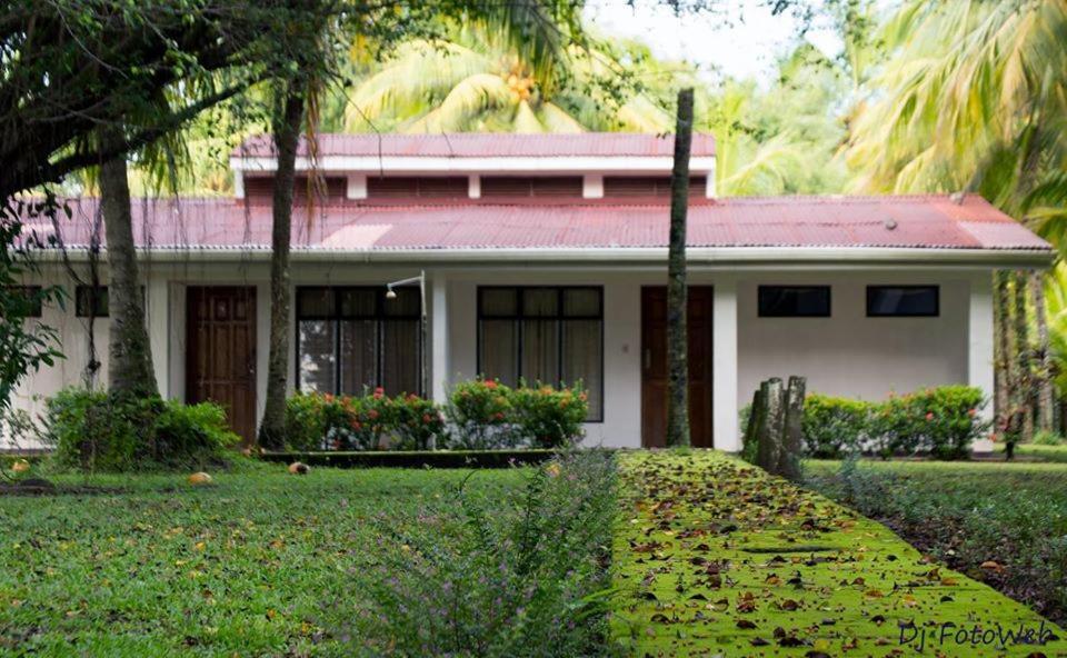 Hotel La Isla Parrita Eksteriør billede