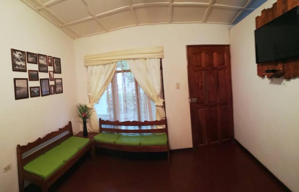 Hotel La Isla Parrita Eksteriør billede